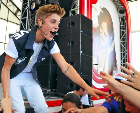 Justin Bieber Performs in Japan