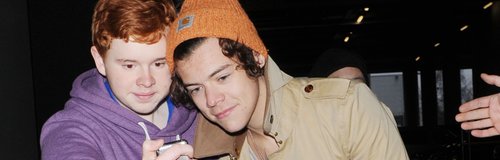 Harry Styles Returns To UK For &#39;Kiss You&#39; Video Premiere After Holiday With Taylor Swift ...