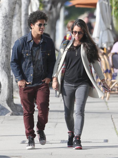 Bruno Mars And Girlfriend Jessica Caban Enjoy The Sunshine