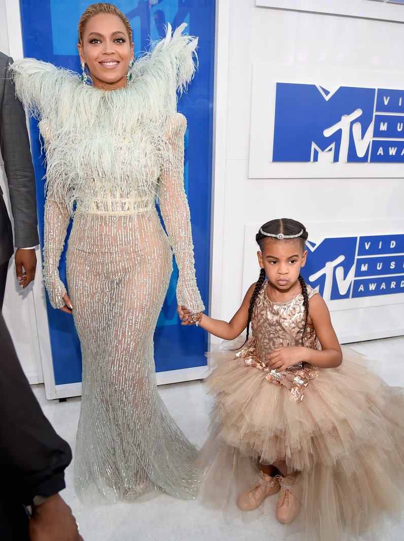MTV VMAs 2016 The MUSTSEE Photos Including Beyonce, Rihanna & Ariana