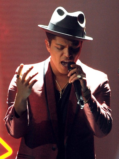 Bruno Mars And Kelly Clarkson Rock The X Factor USA - Capital